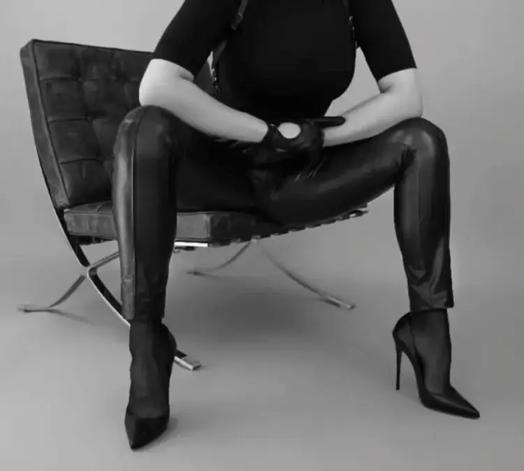 女王 - 2025-11-14 000629